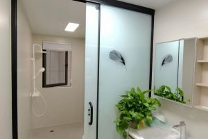 完工分享80平2房，现代奶油风硬装加柜子6万多落地